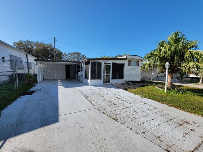 Building Photo - 910 51st Avenue Plaza W