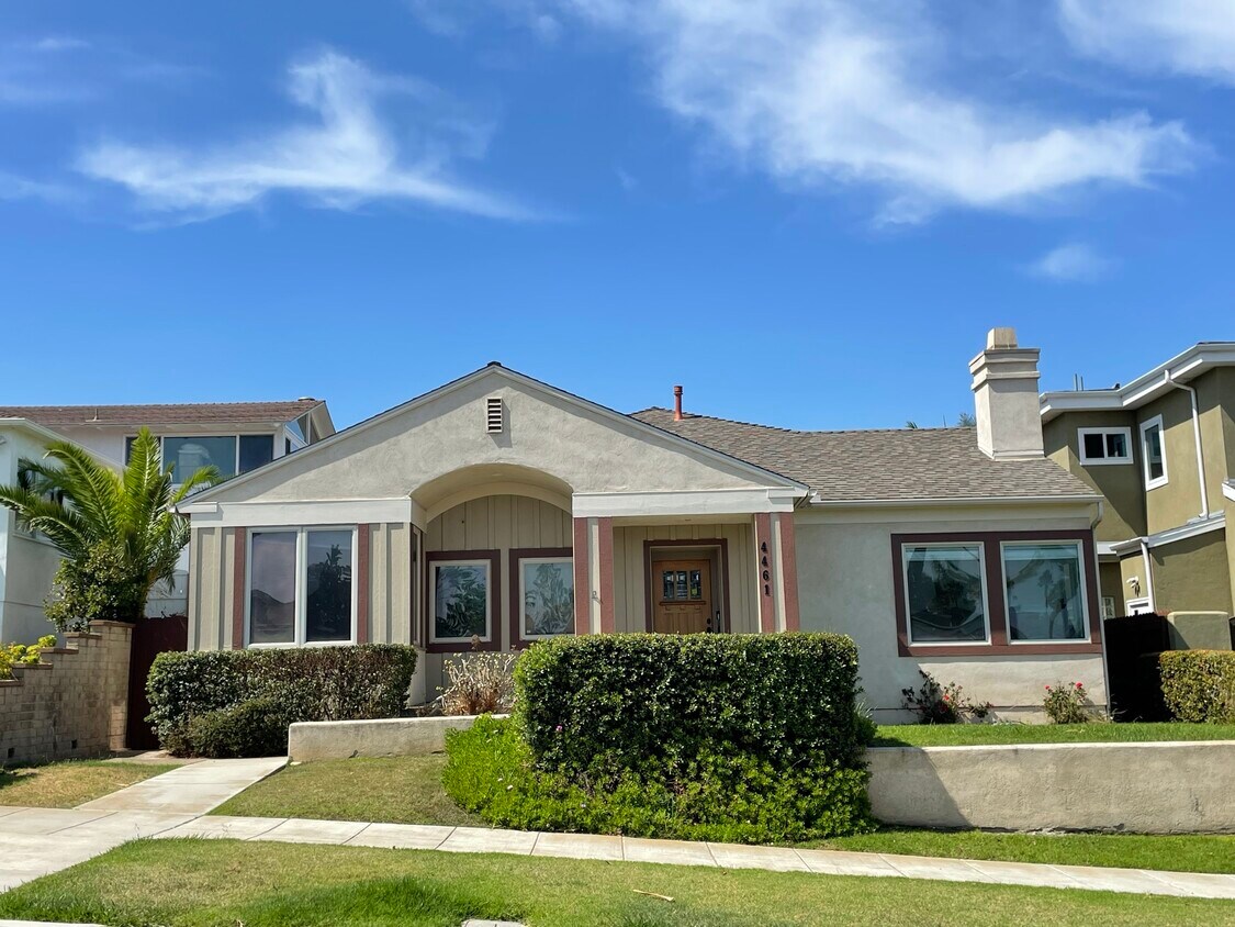 Primary Photo - 4461 Santa Cruz Ave