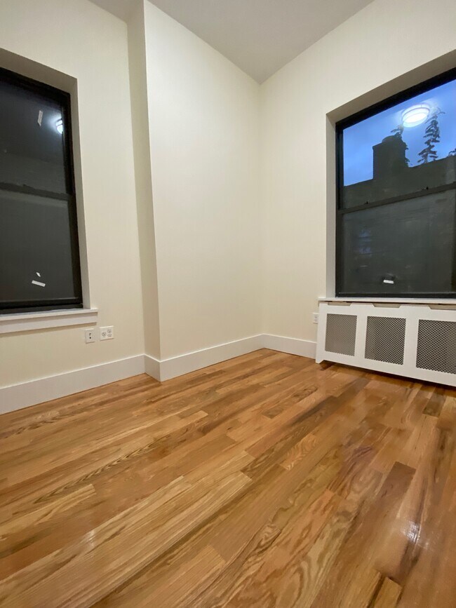 BEDROOM - 140 W 80th St
