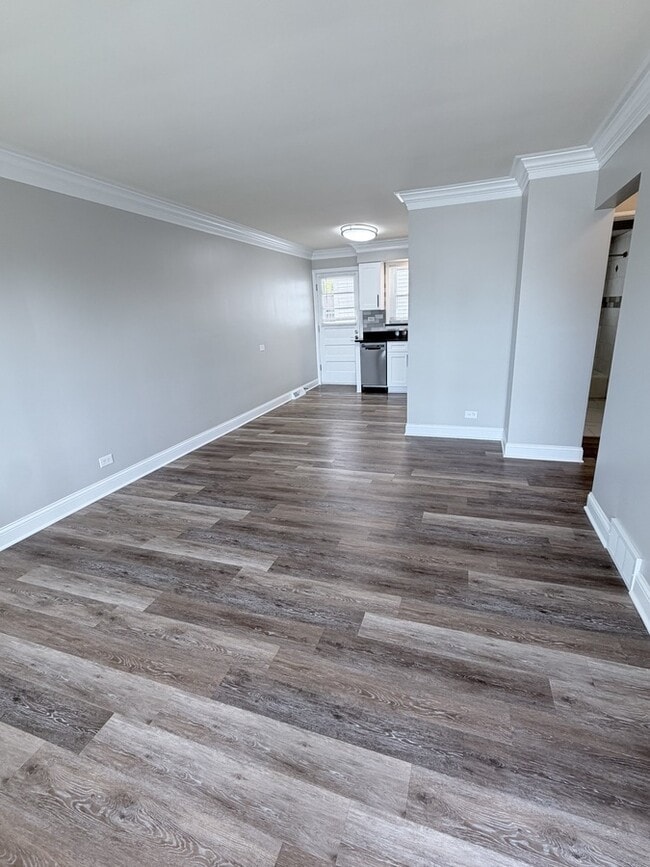 Building Photo - 348 Maple Ave