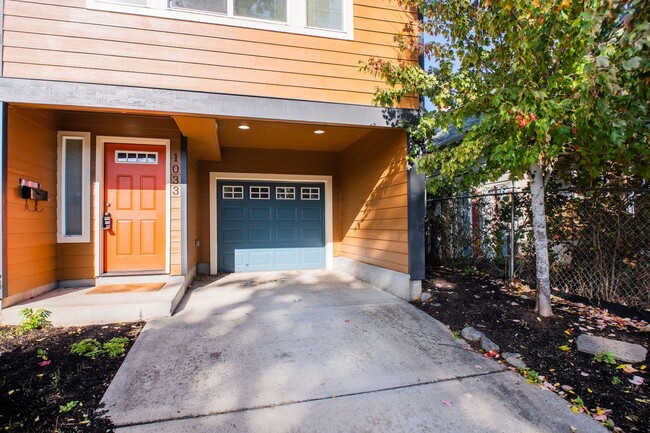 Foto del edificio - Remodeled 3/2.5 Townhomes