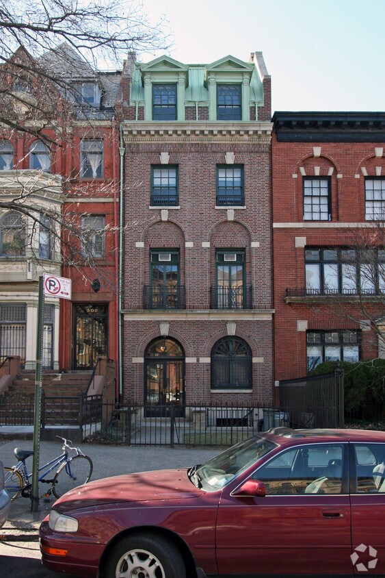 Primary Photo - 298 Clinton Ave