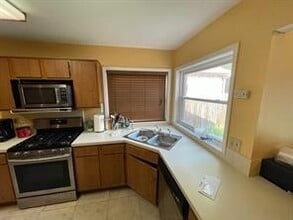Building Photo - 7411 Creekfield Dr