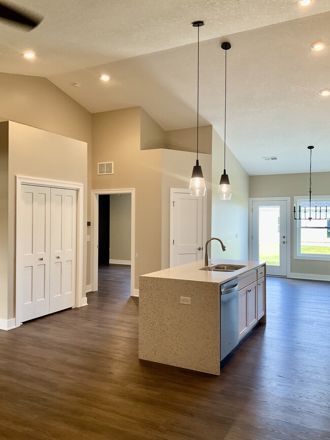 Building Photo - 123 Beacon Harbor Pky