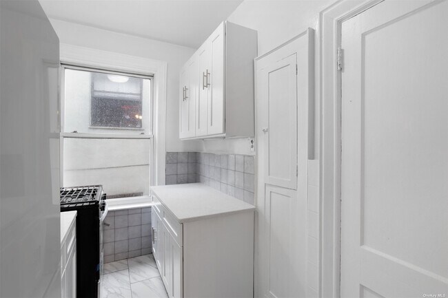 Foto del edificio - 30-31-31 85th St