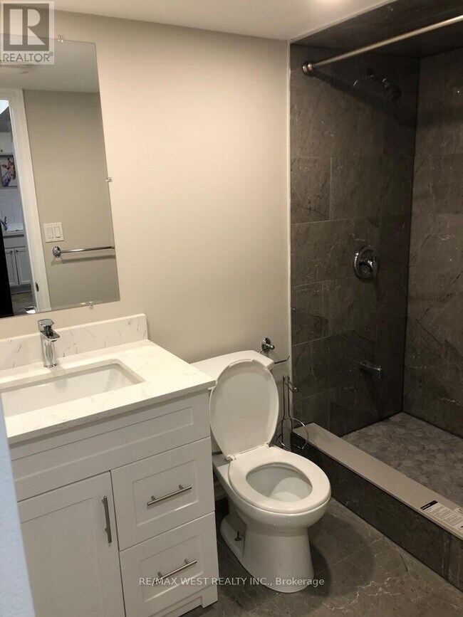 Photo du bâtiment - 983-1 Syndenham Ln