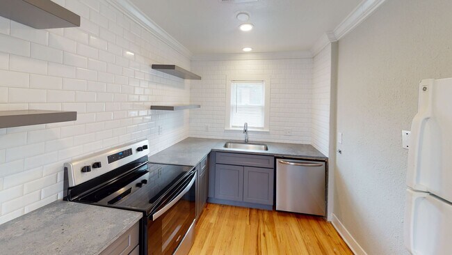 Foto del edificio - 5838-5842 Prospect Ave.