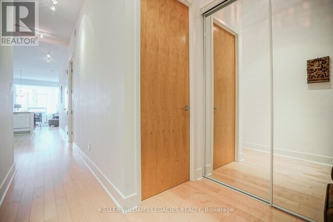 Photo du bâtiment - 302-562 EGLINTON Ave