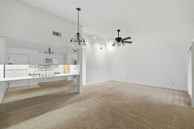 Building Photo - 3031 SE 5th Terrace