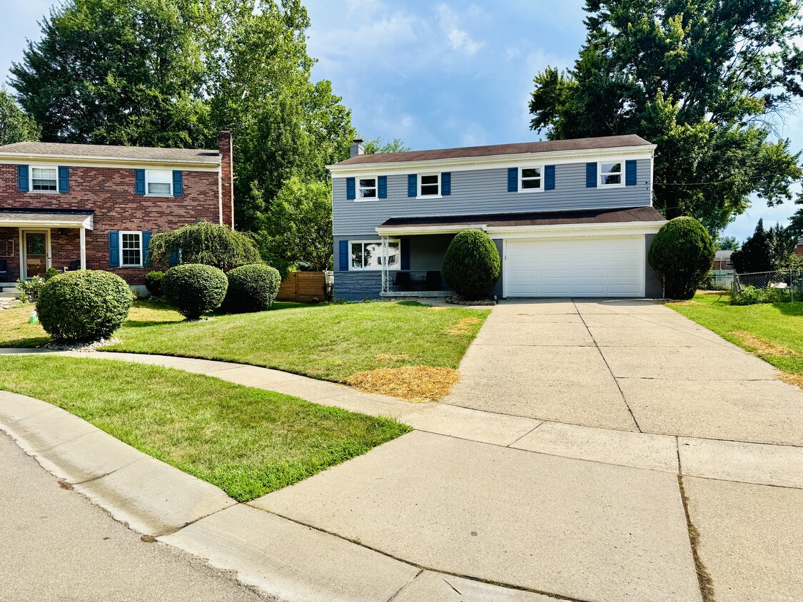 Primary Photo - 1886 Kingsway Ct
