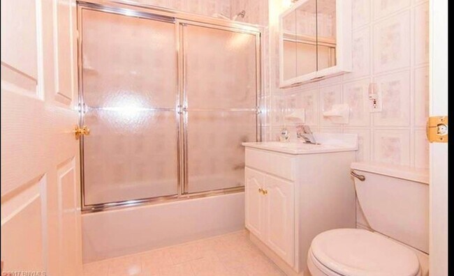 Foto del edificio - 2232 Benson Ave