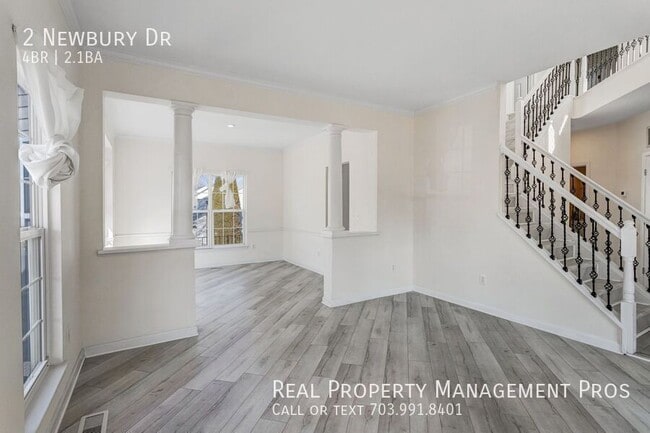 Building Photo - 2 Newbury Dr