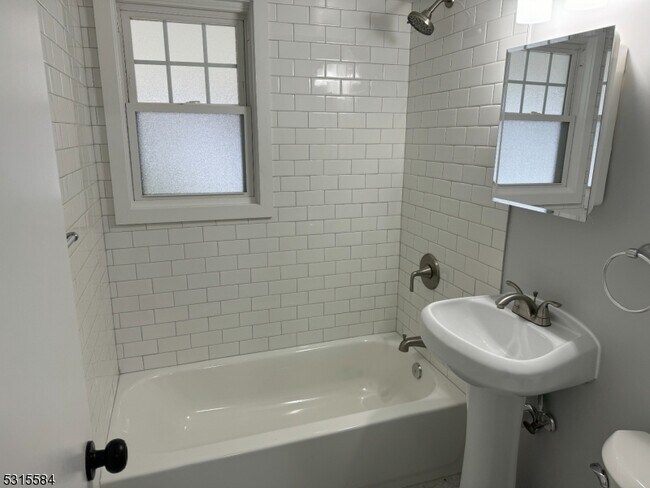 Foto del edificio - 133 Highview Dr