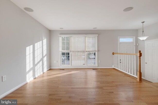 Building Photo - 7267 Olde Lantern Way