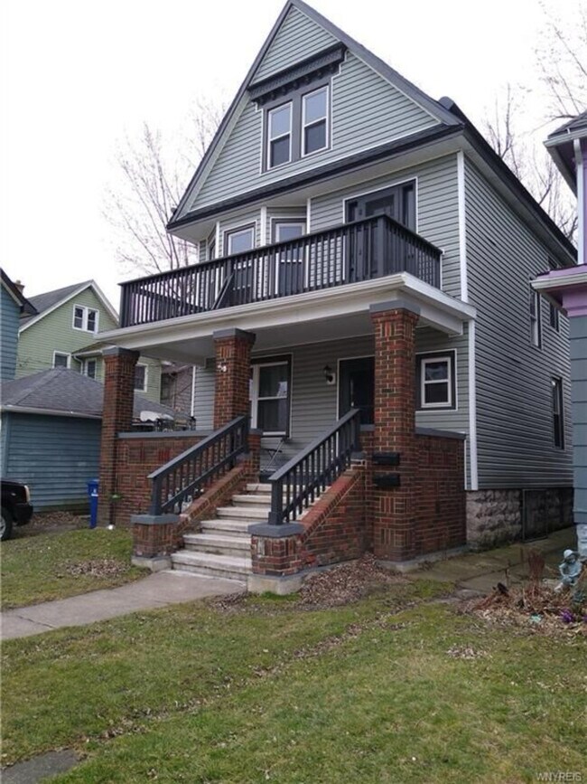 Building Photo - 85 Como Ave