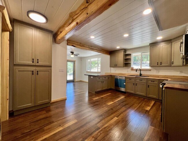 Building Photo - 4323 Galice Rd