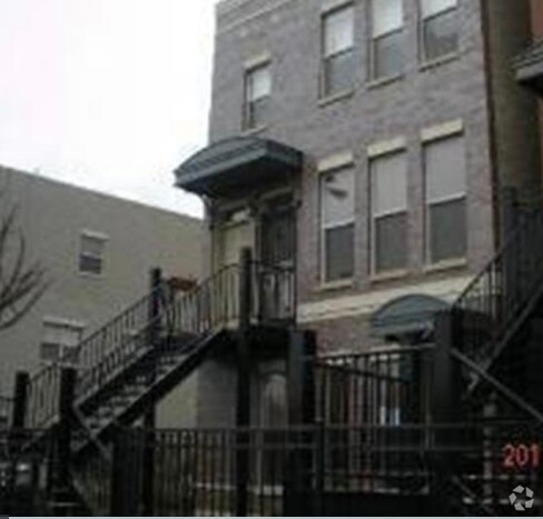 Building Photo - 2122 W Madison St