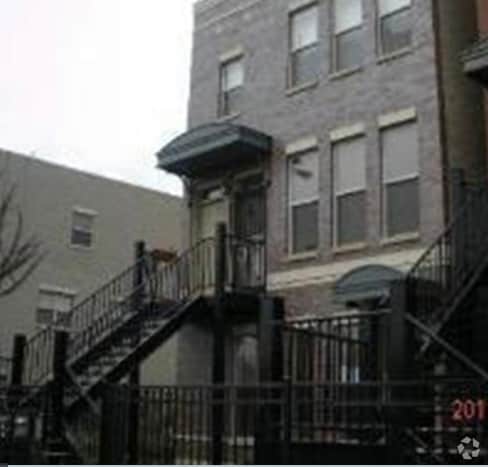 Building Photo - 2122 W Madison St