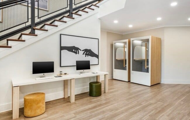 Building Photo - 22541 Hickory Hill Square