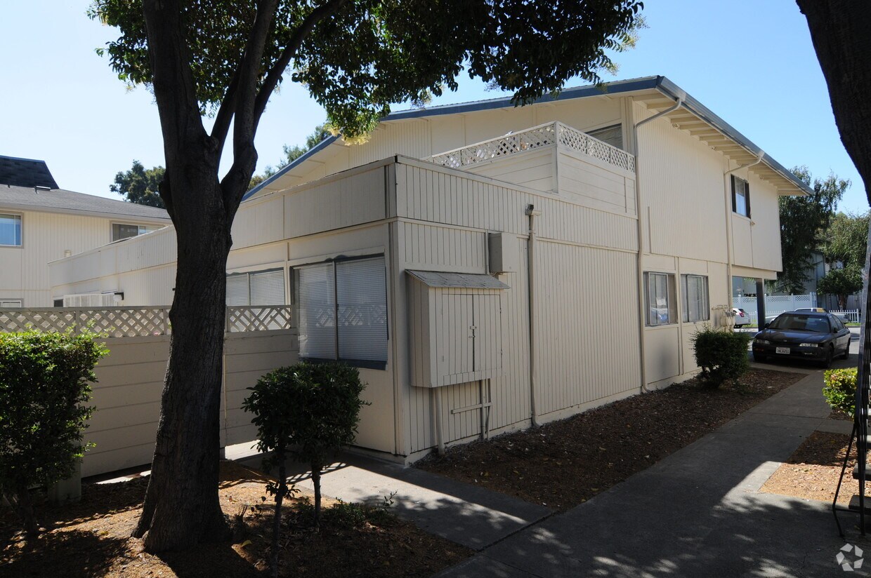 Building Photo - 39524 Trinity Way