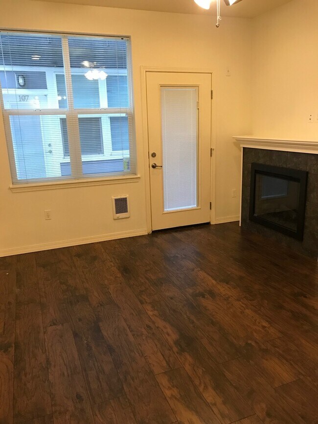 Building Photo - 4720 NE Glisan St