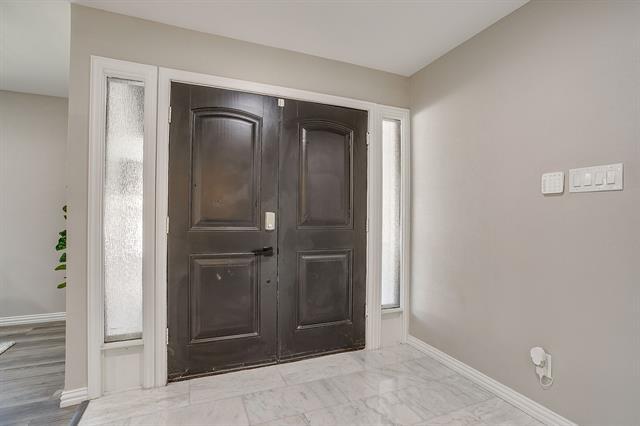 Foto del edificio - 2536 Daisy Ln