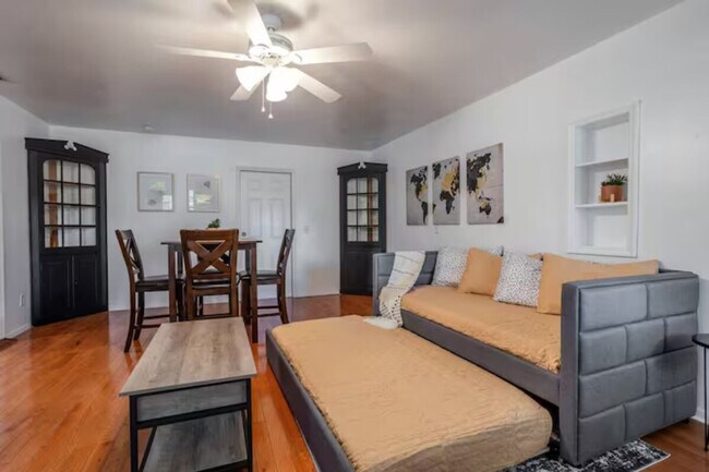 Building Photo - 3120 Peel Ave