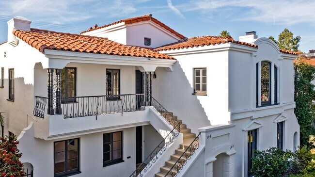 Foto del edificio - 145-147 N Clark Dr