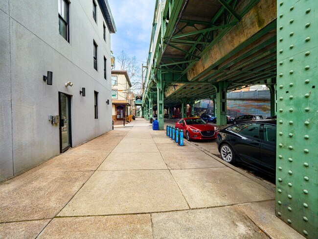 Building Photo - 113 Gay St