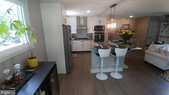 Foto del edificio - 2710 Rose Valley Dr