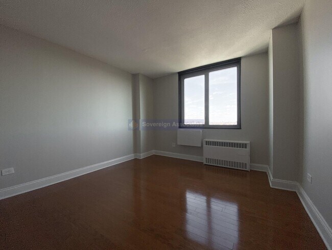 Foto del edificio - 3333 Broadway