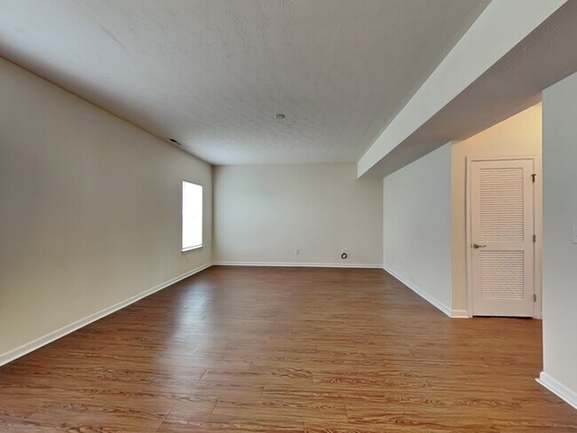 Building Photo - Price Reduced!