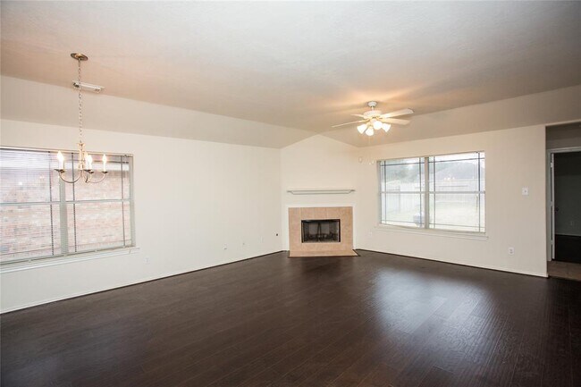 Building Photo - 2822 Troy Dr