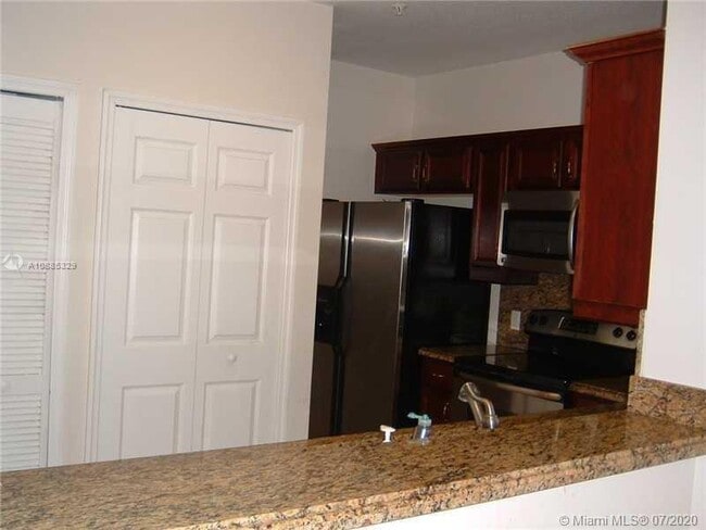 Foto del edificio - 5271 SW 8th St