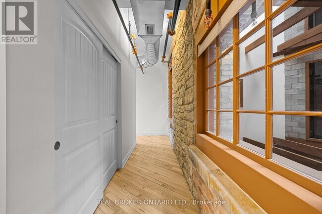 Photo du bâtiment - 150 Mill St