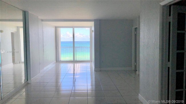 Foto del edificio - 6450 Collins Ave