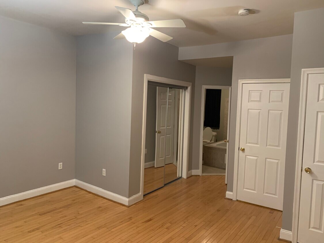 Master Bedroom - 1310 W Lombard St