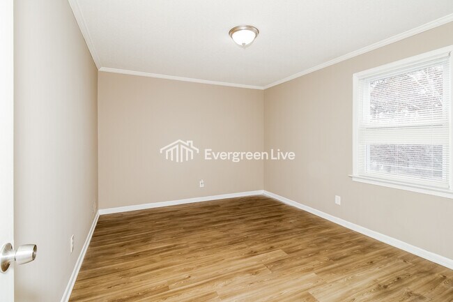 Foto del edificio - Now Available!