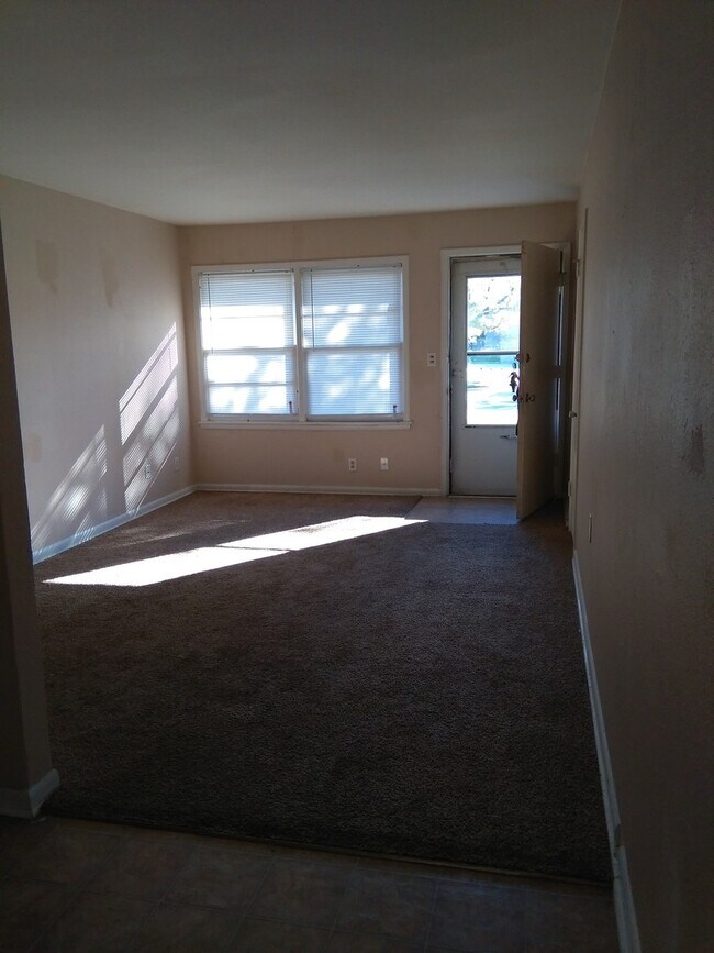 Building Photo - South City Hydraulic Units