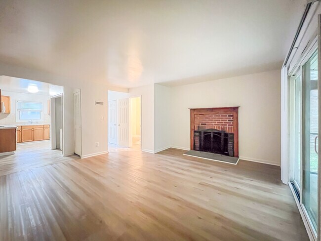 Building Photo - 18 Fox Hill Dr