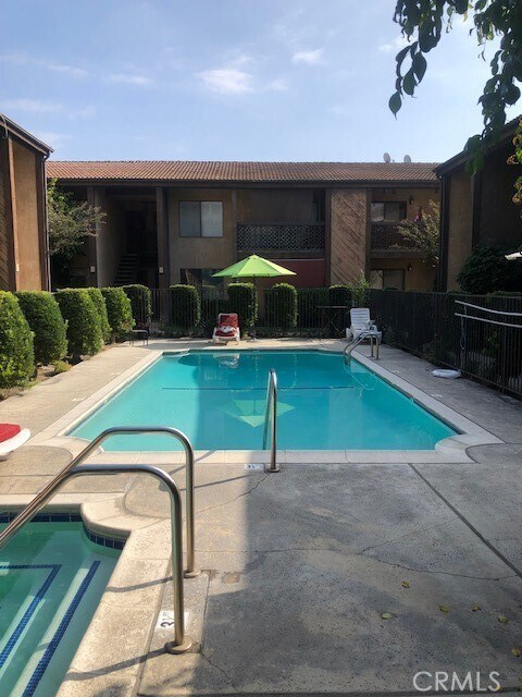 Foto del edificio - 1304 Mountain Ave