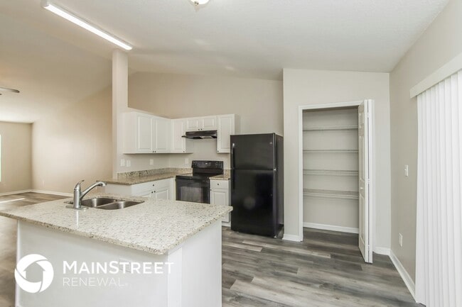 Building Photo - 2511 Palomar Ave SE