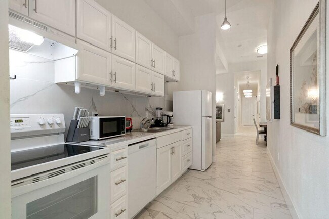 Building Photo - 1613 Baronne St