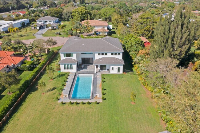 Foto del edificio - 17110 Reserve Ct