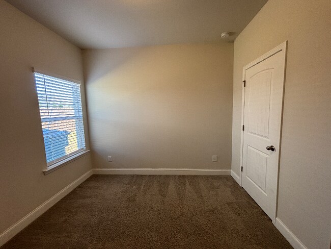 Foto del edificio - 5163 Woodline View Ln