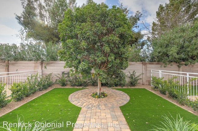 Building Photo - 867 Del Rey Dr