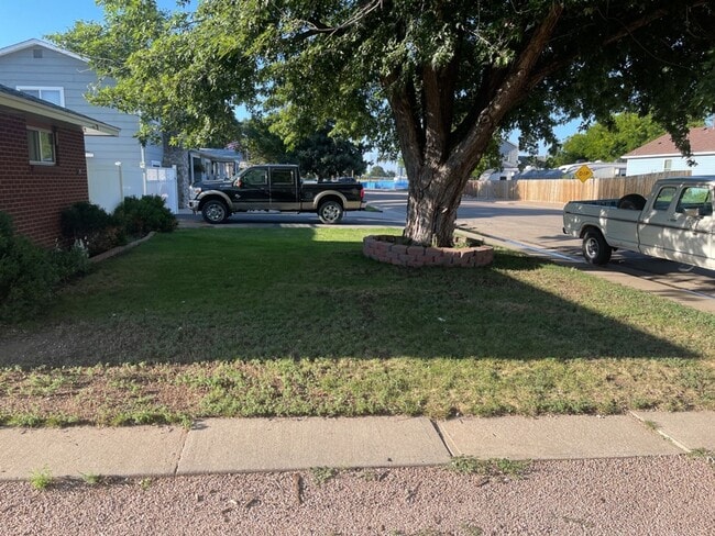 Building Photo - 2 Bed 1 Bath Duplex