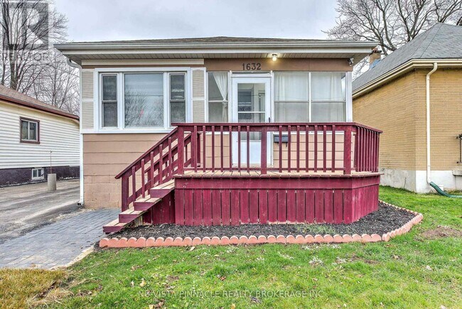 Photo du bâtiment - 1632 Churchill Ave