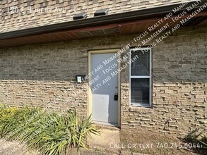 Building Photo - 120 E Hubert Ave