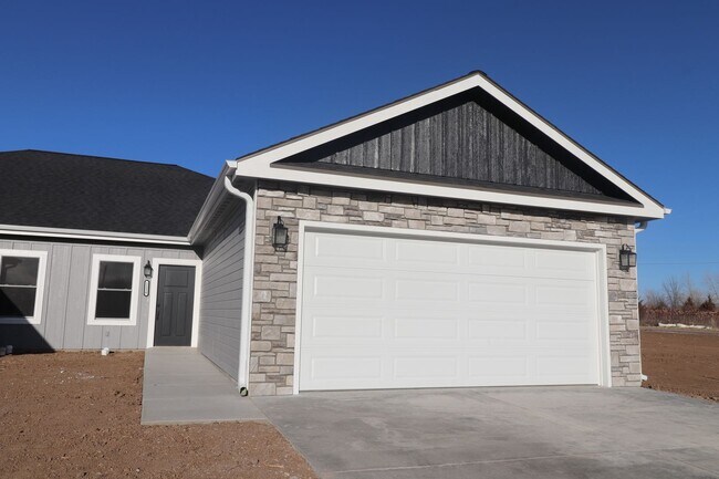 Building Photo - New duplex!